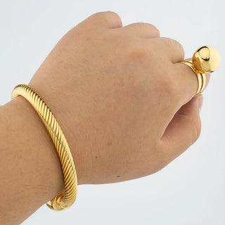 Gold Pendant Ring
